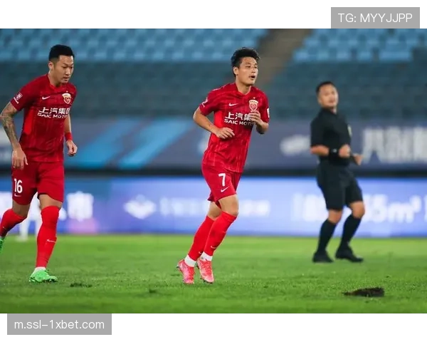 上海海港武磊莱昂纳多替补登场难救主 卫冕冠军进攻端乏力问题暴露无遗 上海海港武磊莱昂纳多替补登场难救主 卫冕冠军进攻端乏力问题暴露无遗
